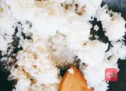 Illustration of how to make spicy cabbage and cheese fried rice 7