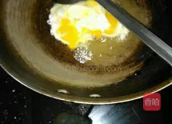 Illustration of how to make mushroom, ham and egg fried rice 2 