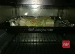 Illustration of how to make egg and meat floss sandwich 8