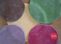 Illustration of how to make Shoudao with vegetable juice (flower buns) 2