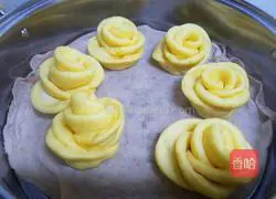 Illustration of how to make sweet potato and rose steamed buns 17