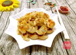 Illustration of how to make pan-fried wontons 7