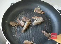 Sea cucumber Illustration of how to make shrimp and egg fried rice 3