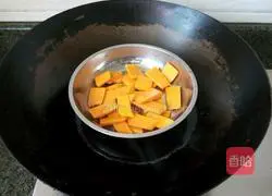 Illustration of how to make pumpkin cake with little turtle molting shell 2