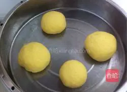 Illustration of how to make cornmeal and bean paste steamed buns 6