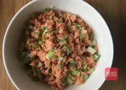 Illustration of how to make ham and chive pancakes 3