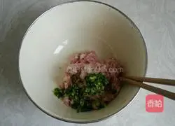 Illustration of how to make dumplings stuffed with meat and three delicacies 5