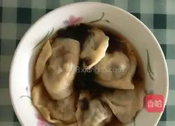 Illustration of how to make wontons 9