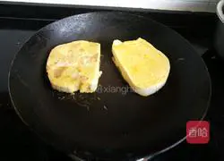 Illustration of how to make pan-fried steamed bun slices 4