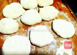 Illustration of how to make leek and egg buns 1