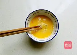 Illustration of how to make colorful egg fried rice 9