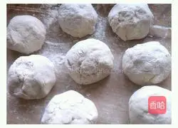 Illustration of how to make original bean dregs dough cake 7