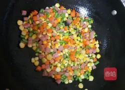 Illustration of how to make colorful fried rice 6