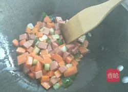 Fresh and fragrant Illustration of how to make nutritious fried rice 3