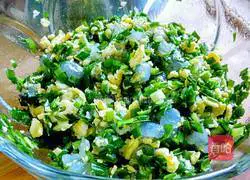 Illustration of how to make chives, shrimps and egg pancakes 6