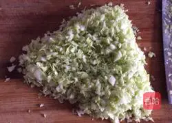 Illustration of how to make cabbage and pork pie 3