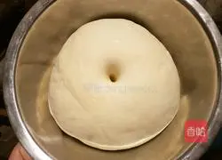 Illustration of how to make steamed buns with pickles and spring bamboo shoots 5