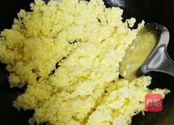 How to make crab meat golden fried rice Illustration 4