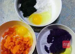 Illustration of how to make three-color flower cake 2