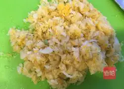 Illustration of how to make pickled cabbage and pork buns 8