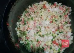 Illustration of how to make ham fried rice 5