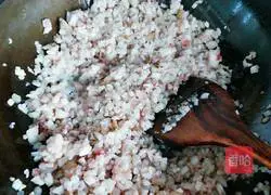 Illustration of how to make pot stickers and dumplings 2