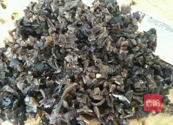 Illustration of how to make shepherd's purse vegetarian dumpling stuffing 4