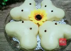 Illustration of how to make Mickey Mouse steamed buns 11