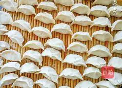 Illustration of how to make cabbage, vermicelli and egg dumplings 5