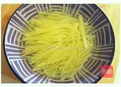 Illustration of how to make potato cakes 2