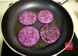 Illustration of making glutinous rice cakes with bean paste and purple sweet potato 14 