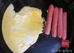 Illustration of how to make egg intestines rolled in flatbread 2