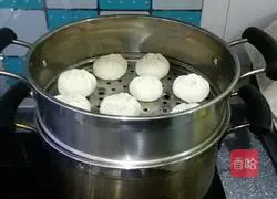 Illustration of how to make Xiaolong Baozi 11