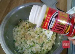 Illustration of how to make rice egg pancake 6