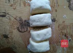 Illustration of how to make gold and silver steamed buns 8