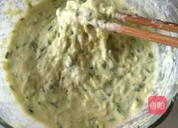 Illustration of how to make tender pumpkin and egg pancakes 4