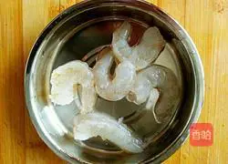 Illustration of how to make cucumber, egg and shrimp dumplings 3