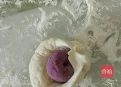 Illustration of how to make purple sweet potato flower steamed buns 6