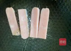 Illustration of simple steamed bun semi-circle making 3