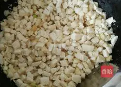 Illustration of how to make fried diced steamed buns with eggs 5