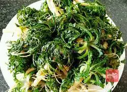 Illustration of how to make shepherd’s purse and meat dumpling stuffing 3