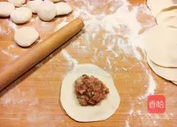 Illustration of how to make cabbage, clam and pork dumplings 11