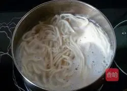 Illustration of how to make tomato and egg noodles 8