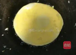 Hot noodle cake.Illustration of how to make it 9