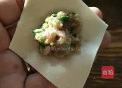 Illustration of how to make pork and leek wontons 7