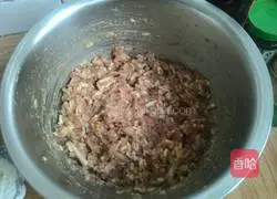 Illustration of how to make pork and eggplant stuffed buns 6