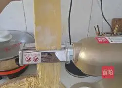 Illustration of how to make cornmeal noodles 4