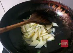 Illustration of how to make fried potato noodles 6