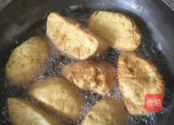 Pork Ribs Braised with Sauerkraut Illustration of how to make staple food (fried steamed buns) 8