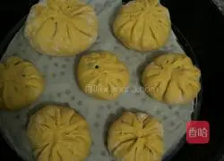 Illustration of how to make pumpkin steamed buns 7